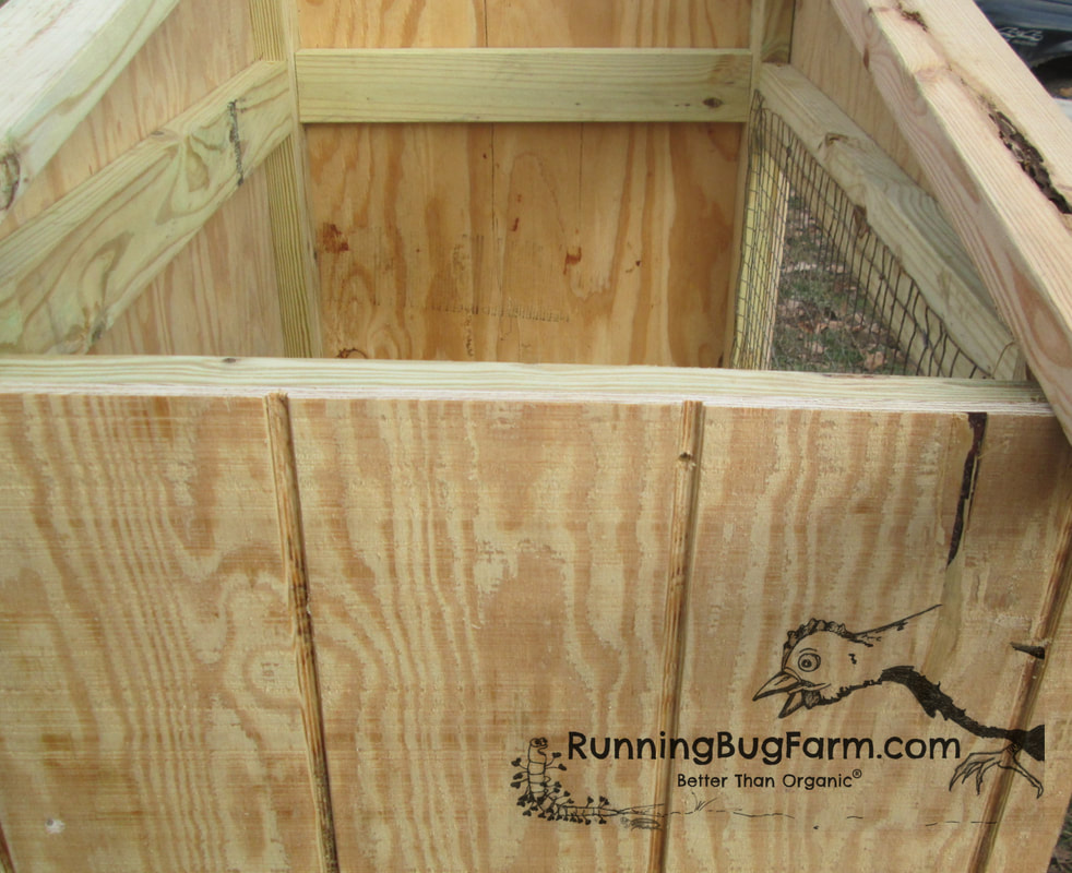 DIY outdoor English Angora rabbit hutch. View of the top where the 38x70
