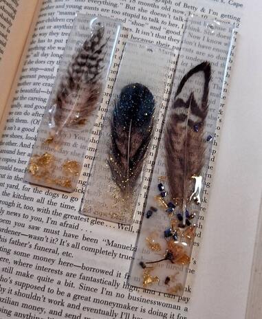 Customer photo of feather bookmarks created with cruelty free ethical molted plumes from running bug farm usa. Hello! I recently purchased some feathers direct from your website to make some bookmarks with, and you mentioned you'd be interested in seeing them. I bought some feathers from you and some from someone else, do they might be a bit mixed, but thought I'd share what I have so far. - April M. October 19, 2022 Greenwich, CO USA